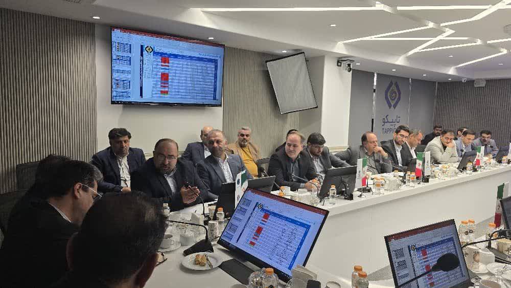 نشست بررسی عملکرد شش‌ماهه هلدینگ سلولزی تاسیکو در شرکت سرمایه‌گذاری نفت، گاز و پتروشیمی تأمین (تاپیکو) برگزار شد